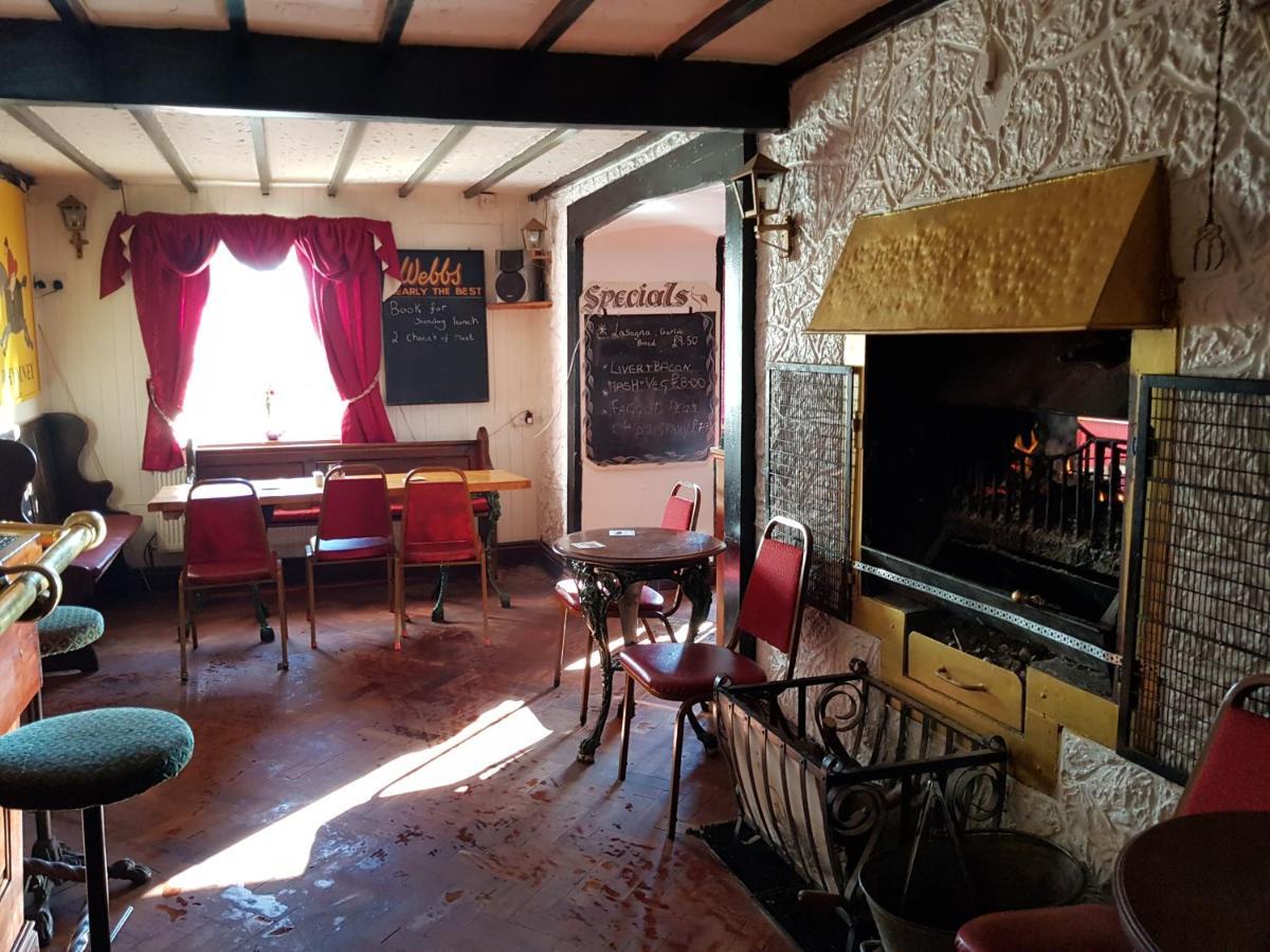 Prince Of Wales Inn Rhymney Exterior photo