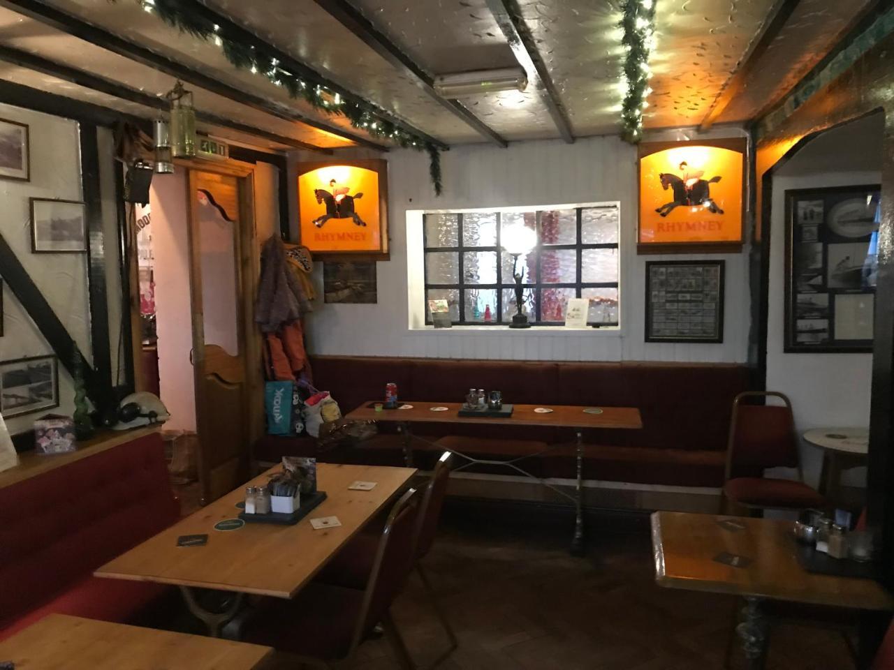 Prince Of Wales Inn Rhymney Exterior photo